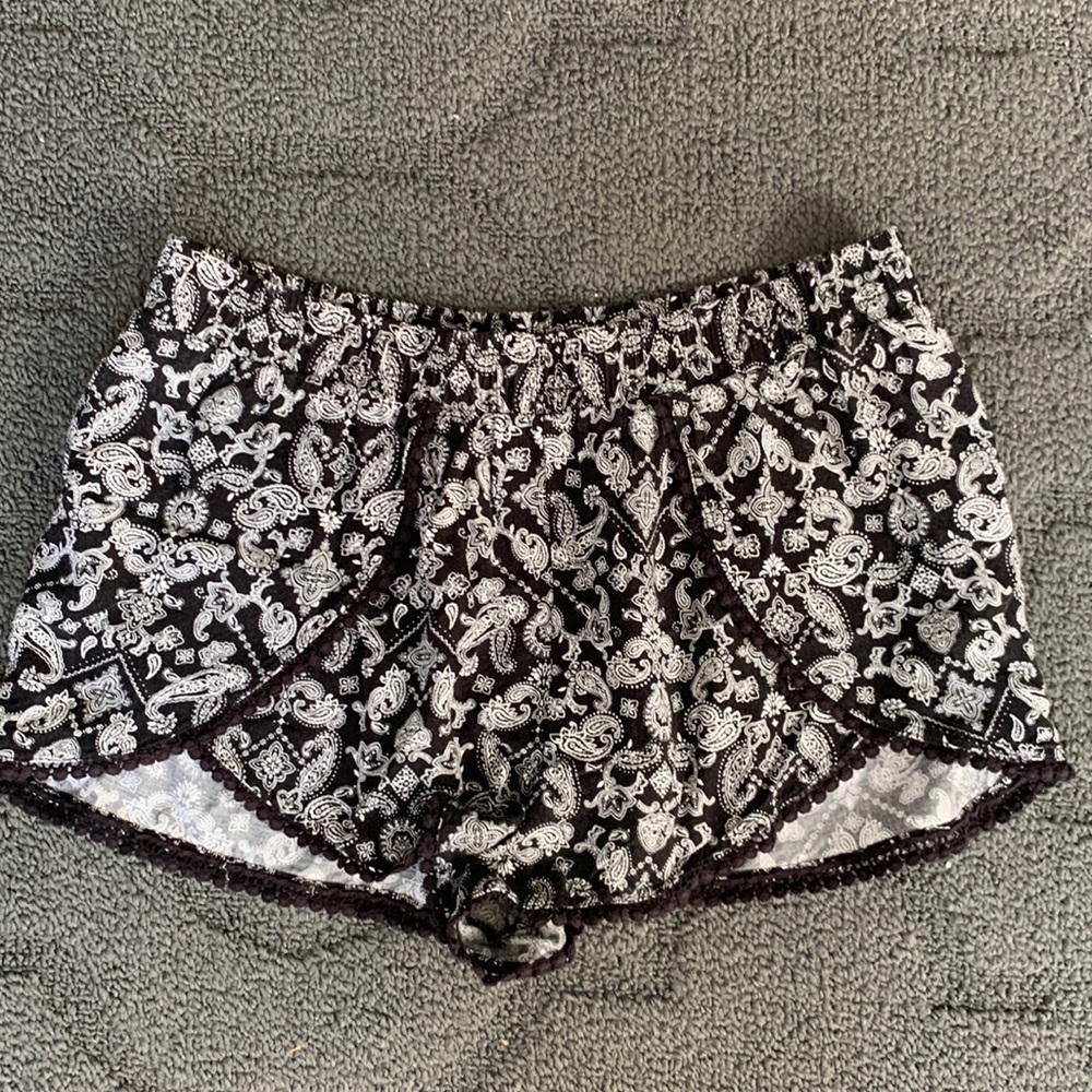 Forever 21 cute design flow shorts size large